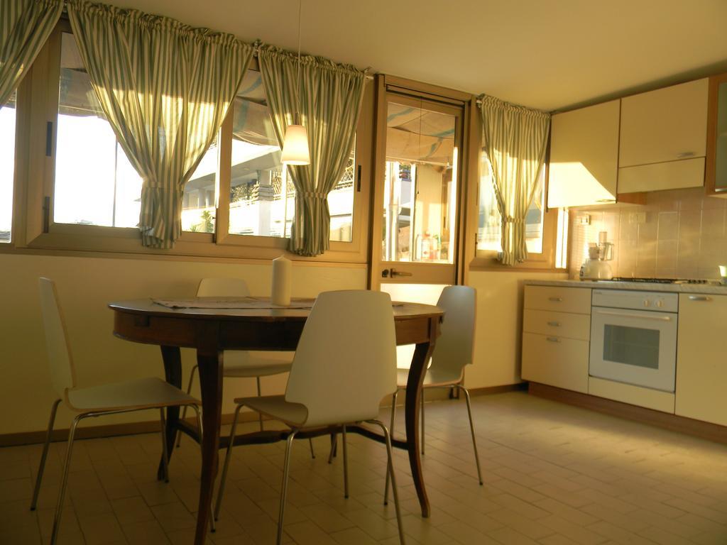 Villa Serena Βιαρέτζιο Δωμάτιο φωτογραφία